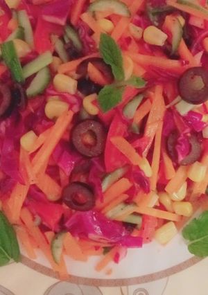 صورة لوصفة سلطة الألوان الصحية و اللذيذه😋😋😋
