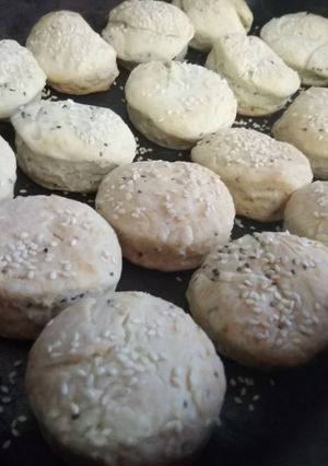 Una foto de Pancitos con queso, chía y sésamo