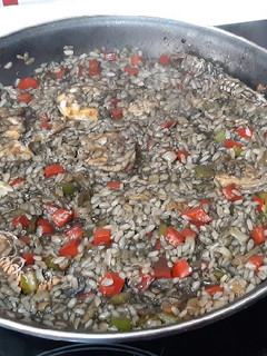Una foto de Arroz negro a mi estilo