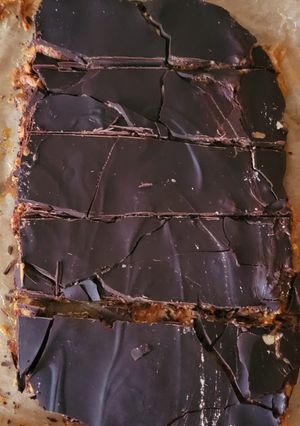 صورة لوصفة سناك صحي بتمر والشكولاته السوداء🍫🍫