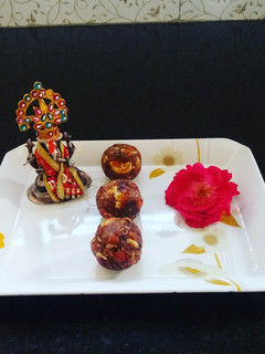 A picture of Anjeer Khajur Dry Fruits Ladoo.
