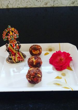 A picture of Anjeer Khajur Dry Fruits Ladoo.