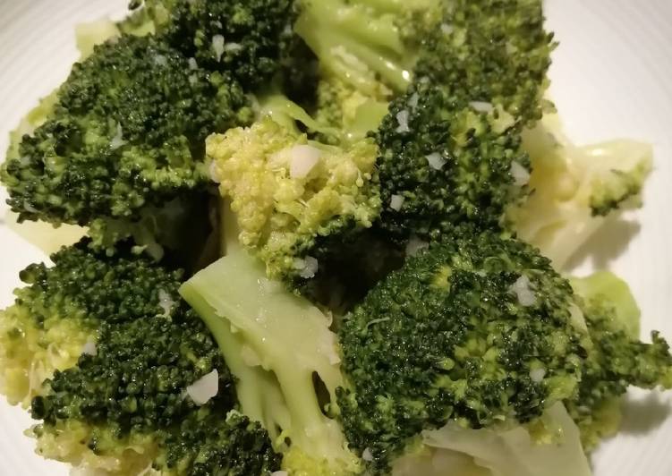 Recipe of Speedy Buttered Broccoli