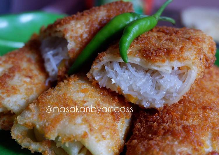 Proses Membuat Risol Bihun Wortel yang Enak