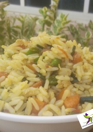 A picture of Chinese fried rice.