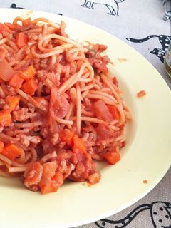 Una foto de Espaguetis boloñesa, a mi estilo