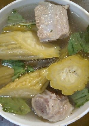 Hình của món Khổ qua non hầm sườn non.