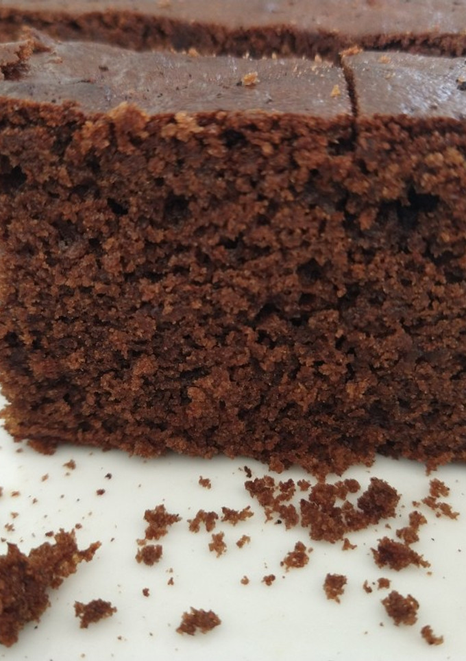 Una foto de Bizcochuelo fácil con cacao y algarroba