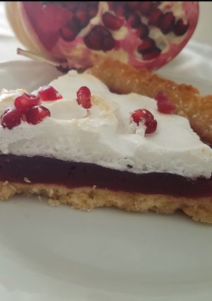 Foto di Crostata alla crema di melograno e meringa