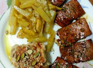 Una foto de Tofu con patatas y hummus de judía blanca
