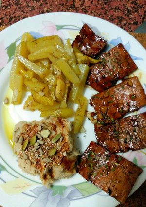 Foto principal de Tofu con patatas y hummus de judía blanca
