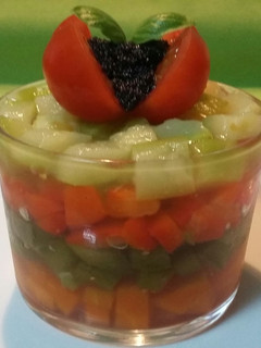 Una foto de Consome de verduras gelatinado