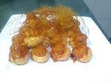 Profit roll with caramel sauce