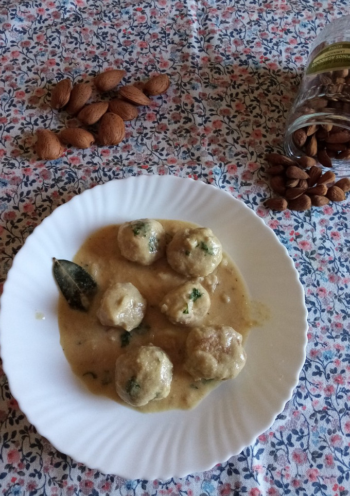 Una foto de Albóndigas en salsa de almendras riquísima
