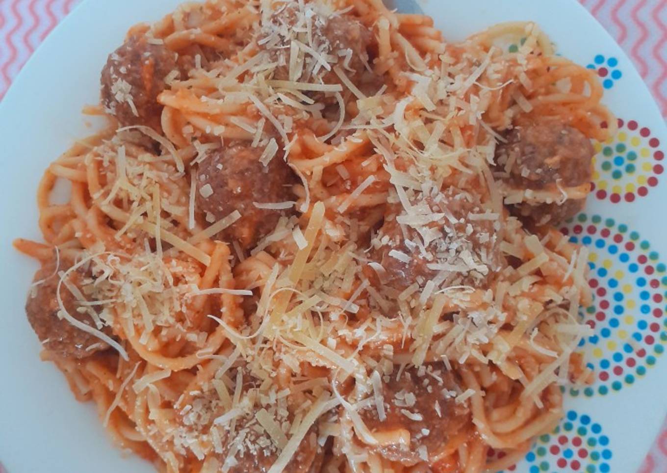 Pasta con albóndigas