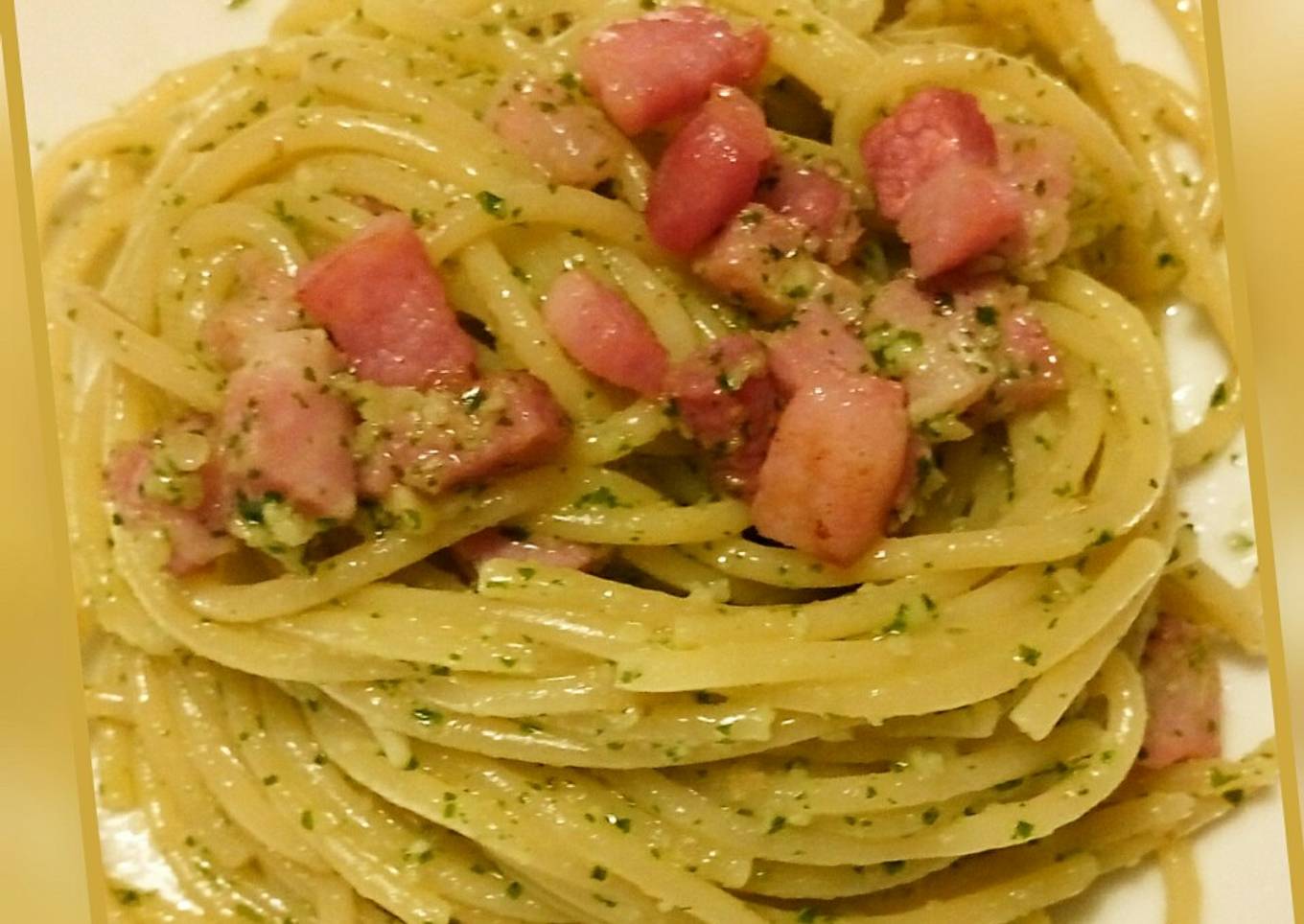 Spaghetti al pesto di noce e pancetta