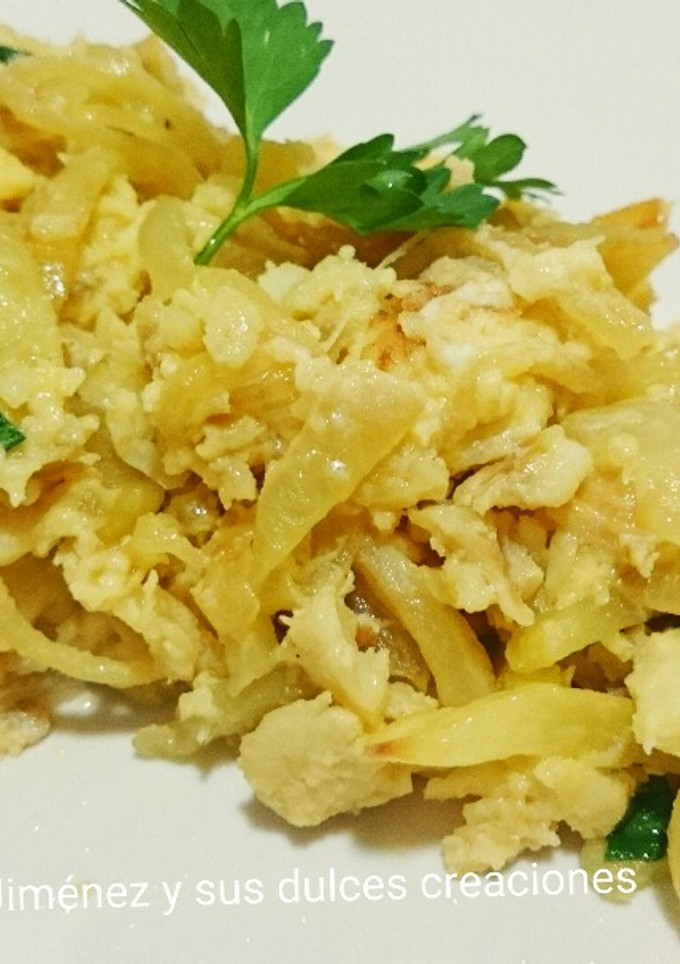 Una foto de Bacalao dorado o bacalhau á bras