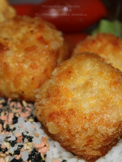 A picture of Chicken Nuggets with Carrot and Mozzarella.
