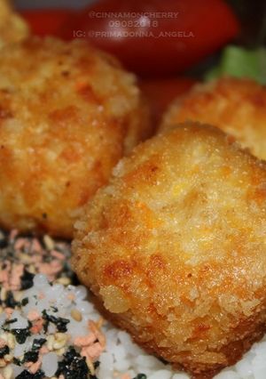 A picture of Chicken Nuggets with Carrot and Mozzarella.