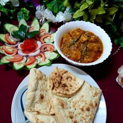 A picture of Spicy Chicken and Tandoori Roti 😋😋😋.