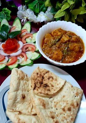 A picture of Spicy Chicken and Tandoori Roti 😋😋😋.