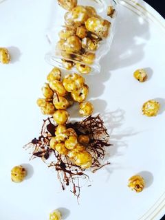 कैरमेल मखाना (caramel makhana recipe in Hindi) रेसिपी मुख्य फोटो