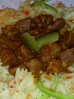 Sertéspörkölt masnitésztával recept fotója