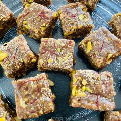 A picture of Dates and oats barfi.