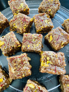A picture of Dates and oats barfi.