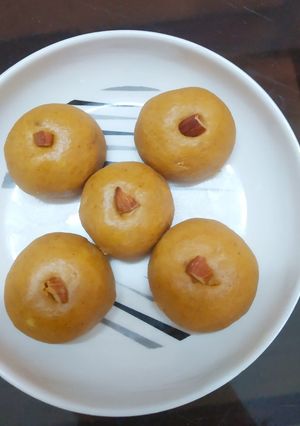 A picture of Besan Ladoo.