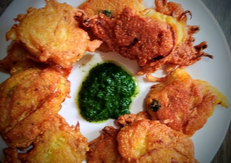 Easy Way to Make Ultimate Moong dal pakode with dhaniya chutney