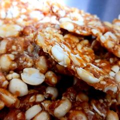 A picture of Groundnut(peanut) chikki.