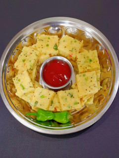 લસણીયા ઢોકળા (Lasaniya Dhokla Recipe In Gujarati) રેસીપી મુખ્ય ફોટો