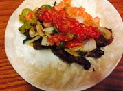 Una foto de filete de res al limón con romero