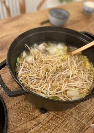 A picture of 🍲Hot pot - pork, Chinese cabbage and many vegetables in Japanese & Chinese flavour.