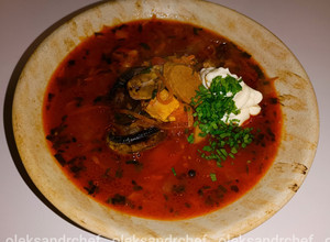 Фото Борщ з тушонкою, ковбасою та печерицями 🤤/Borscht with stew, sausage and mushrooms.