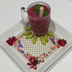 A picture of Green grapes and pomegranate juice.