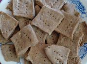 Una foto de crackers de arroz