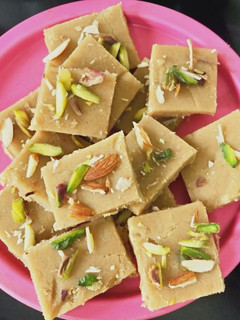 સુખડી (Sukhdi Recipe In Gujarati) રેસીપી મુખ્ય ફોટો