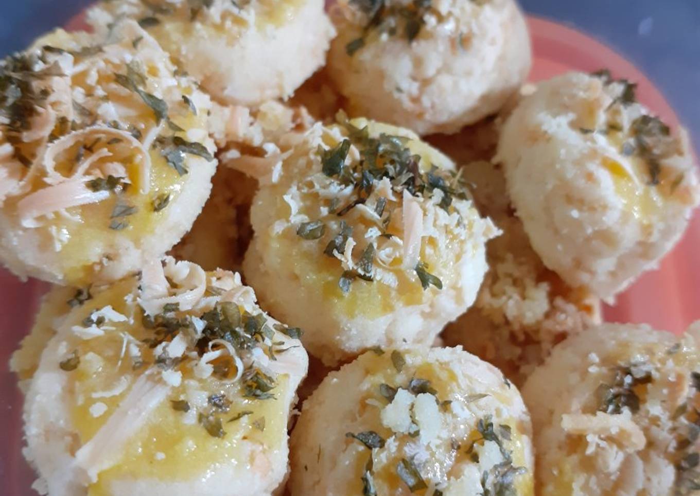 Garlic cheese cookies