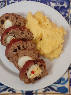 Una foto de Rollo de carne molida con puré de papa