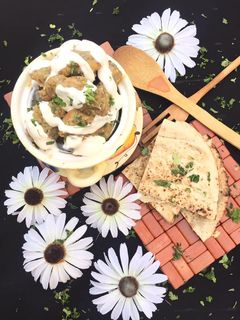 A picture of White karahi.