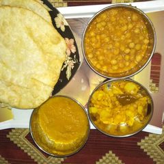 Halwa puri with chickpeas, potatoes tarkari🔥🔥😋 A picture of Halwa puri with chickpeas, potatoes tarkari🔥🔥😋.