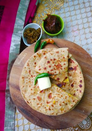 A picture of Chana dal ka paratha.