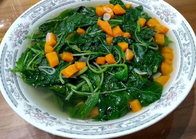 Langkah Mudah untuk Membuat Cara bikin sayur bening bayam + wortel, Bisa Manjain Lidah