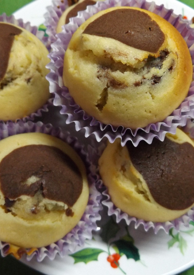 Una foto de Muffins navideños de avellanas con naranja y cacao