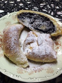 Pozsonyi mákos rúd, lekváros kifli, túrós táska recept fotója