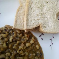 A picture of Beans and bread.
