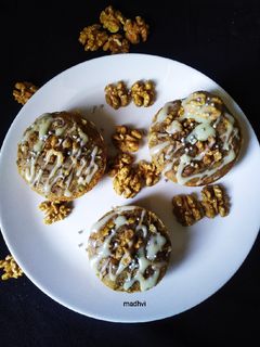 वॉलनट सिनामोन केक (Walnut Cinnamon cake recipe in Hindi) रेसिपी मुख्य फोटो
