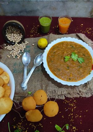 રગડા (Ragda Recipe in Gujarati) રેસીપી મુખ્ય ફોટો